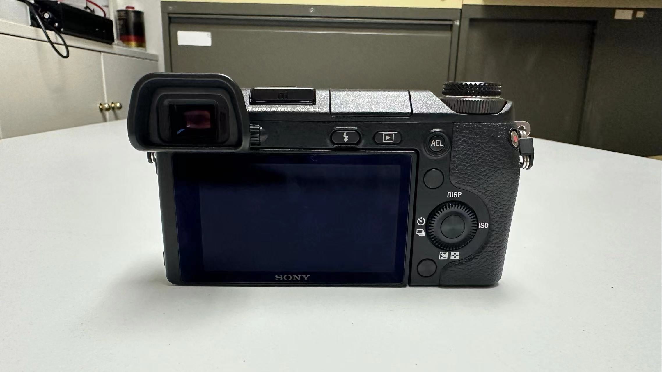 Special Offer: (USED) SONY NEX-6 Black Mirrorless Camera with 16-50mm Lens - 95% New for Travel