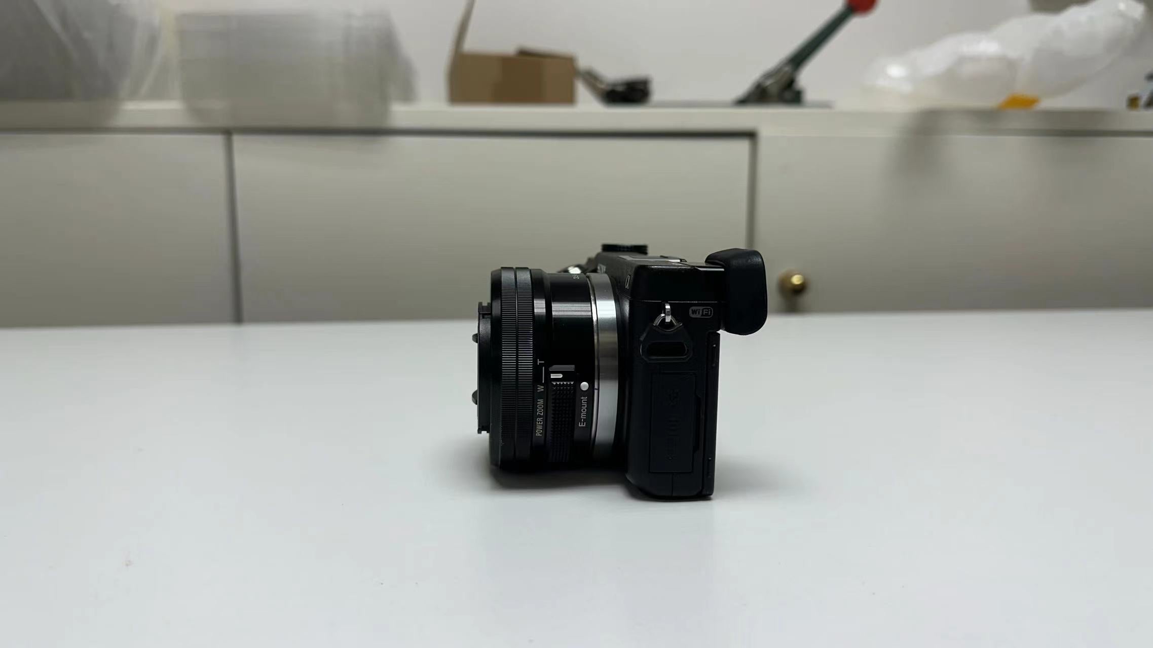 特別優惠：（二手）Sony Nex-6黑色無反光鏡相機，帶16-50mm鏡頭-95％的旅行新型