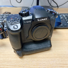 (USED/特價一部) PANASONIC Lumix GH5 with Battery Grip and charger + Zonlai 22mm f/1.8 - C2 Computer