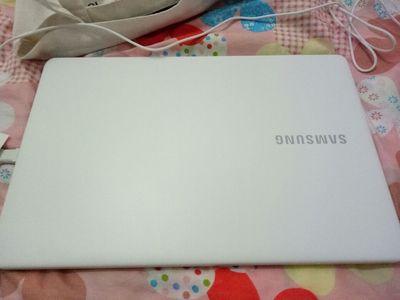 (USED) SAMSUNG NP300E5 i5-6200U 4G NA 500G GT 920M 2G 15.6inch 1920×1080 Entertainment Laptops 90% - C2 Computer